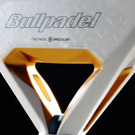 Ракетка для падела BULLPADEL Pearl 26, 493804, для профессионалов, карбон, бело-серый за 35&nbsp;929.50 ₽ купить в Владикавказе